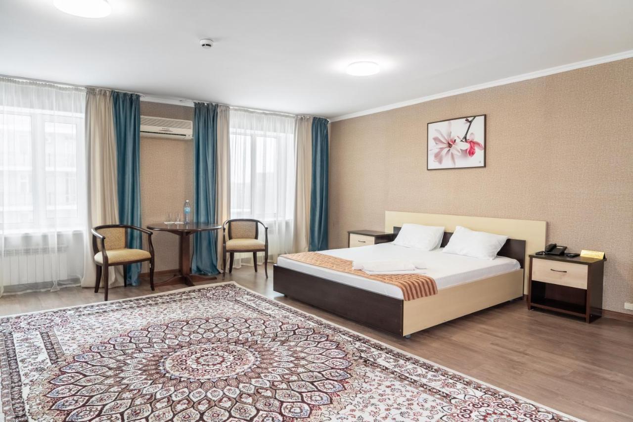 Azamat Hotel Астана Екстер'єр фото